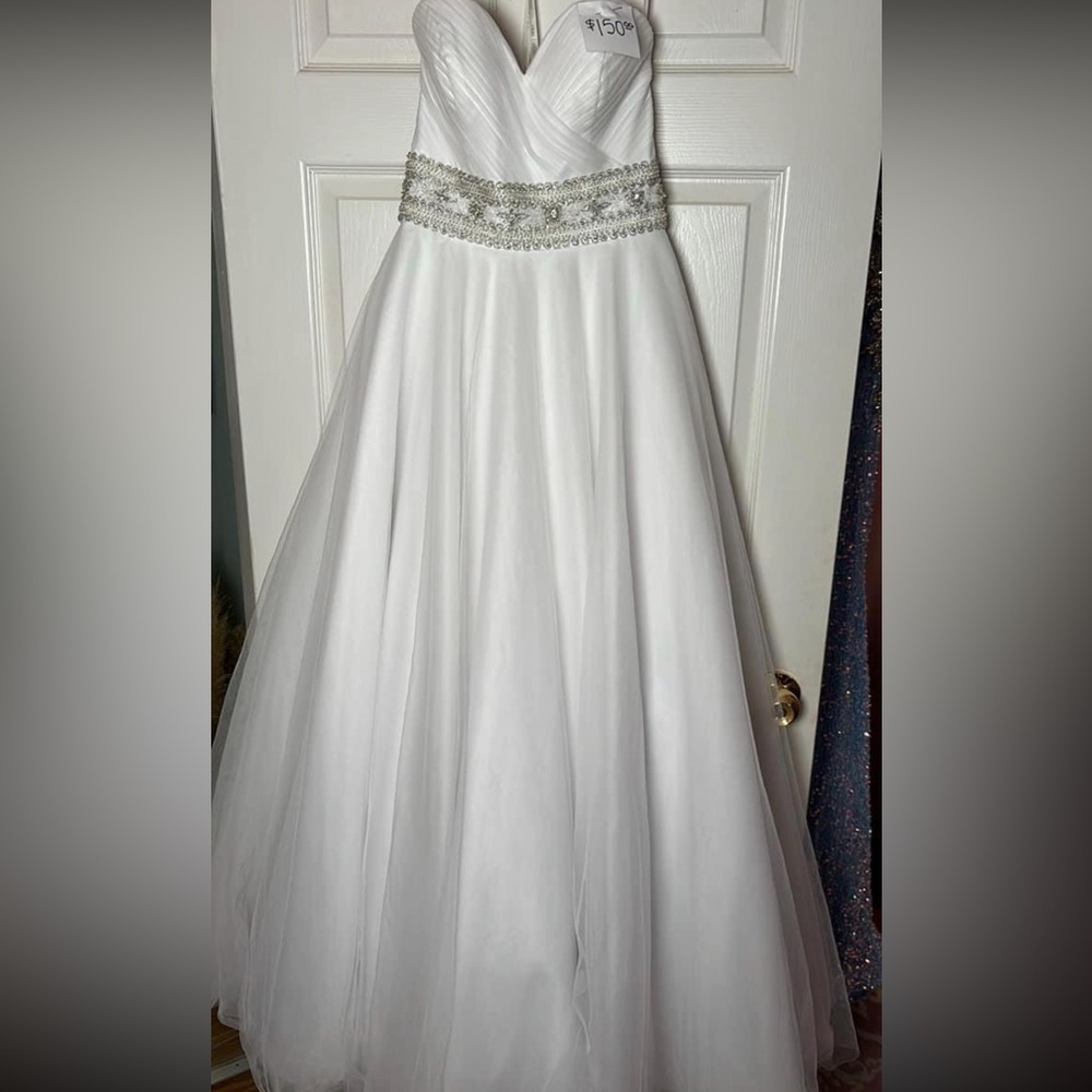 Oleg Cassini White Strapless Gown with Silver Accents - Picture 2 of 4